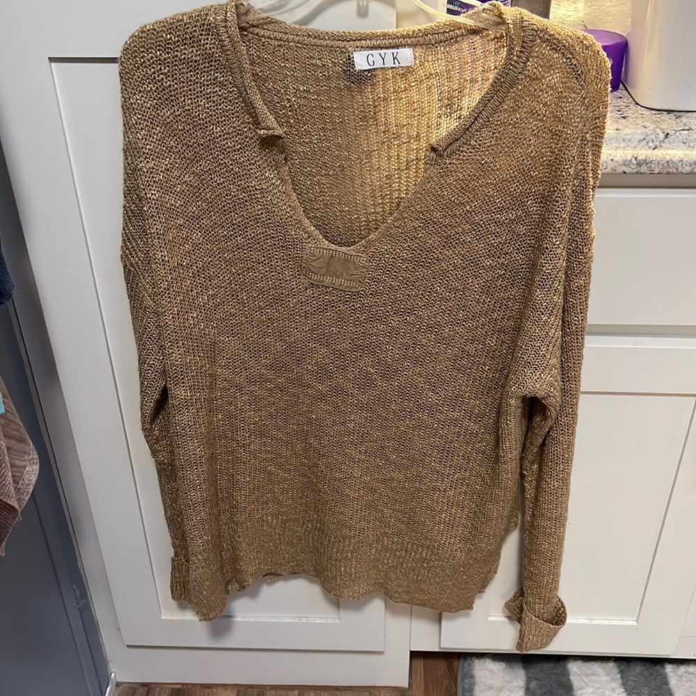 Cute tan sweater I believe it’s an xl very cute